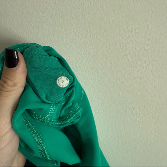 Lululemon Wunder Train Shorts Kelly Green Size 6 - Picture 3 of 5